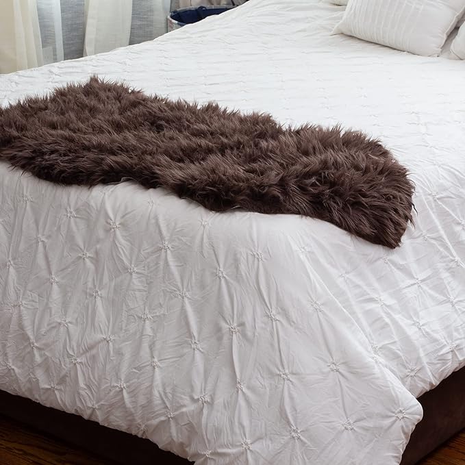 Faux Sheepskin Super Soft, Center Piece ( Shape ) ( 2 x 3 Feet )